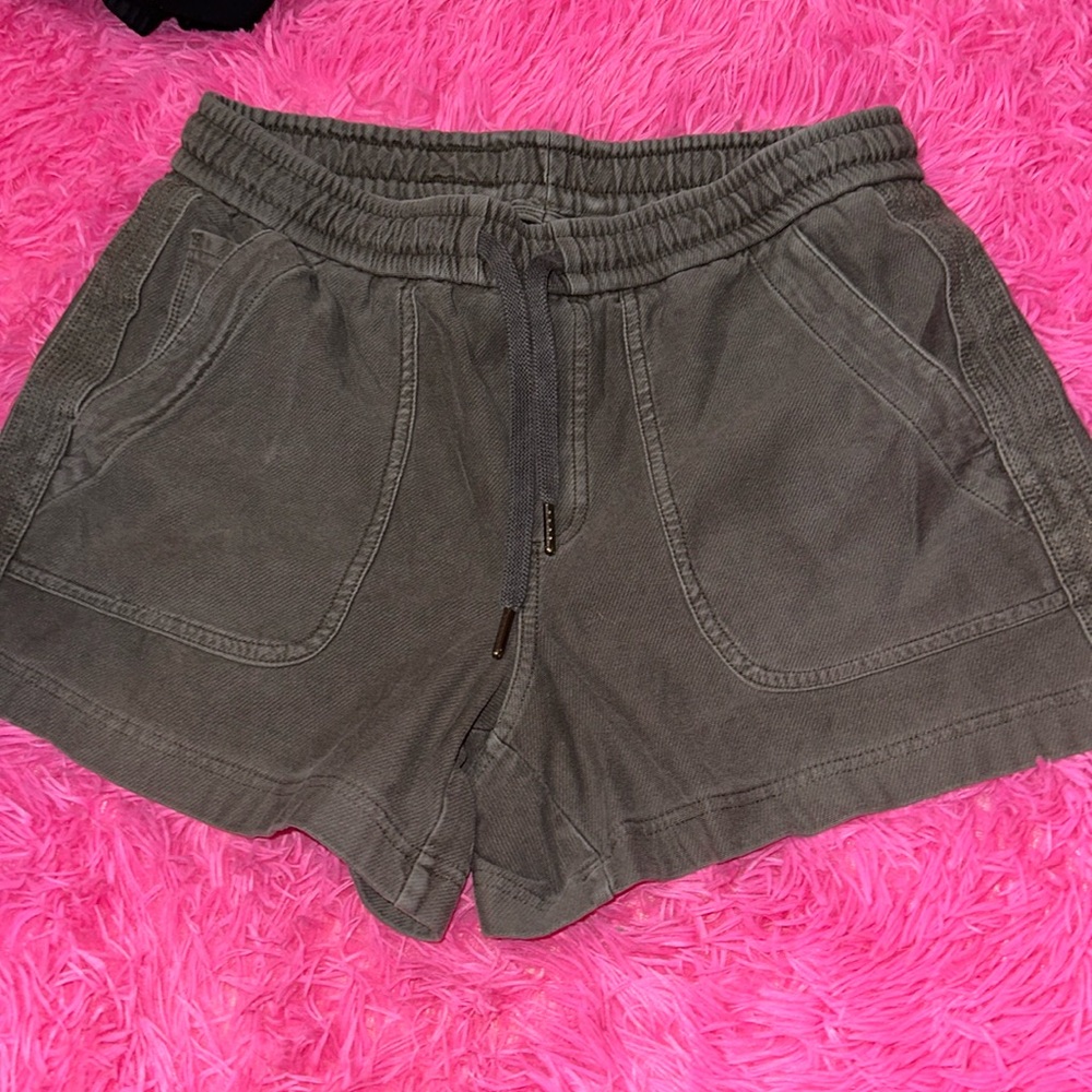 Athleta green cargo shorts